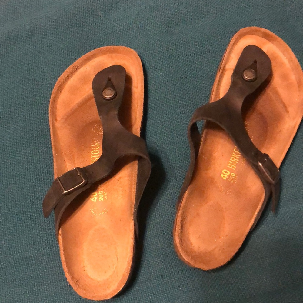 🎉HP🎉 Birkenstock black leather 'Gizah' sandals